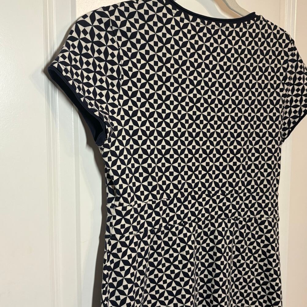 Boden Jenny Faux Wrap Dress Sz 4 / XS Navy White Geo Print V Neck Slim Fit - Picture 11 of 11
